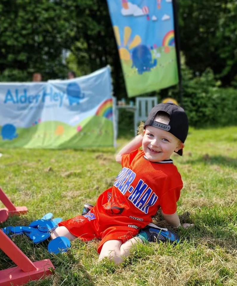 ALDER HEY PATIENT FIVE-YEAR-OLD LINCOLN FROM ST HELENS IS ALL SET FOR SANTA DASH TREAT  